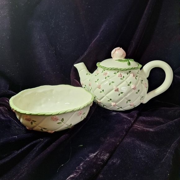 Teapot raised roses &bowl - Picture 12 of 13